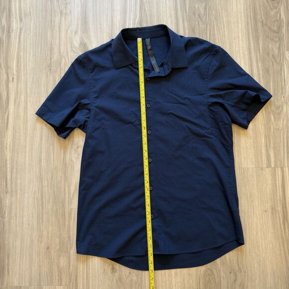 Lululemon Men's L Navy Down to the Wire Short Sleeve Button Up Business EUC Read - Picture 6 of 9